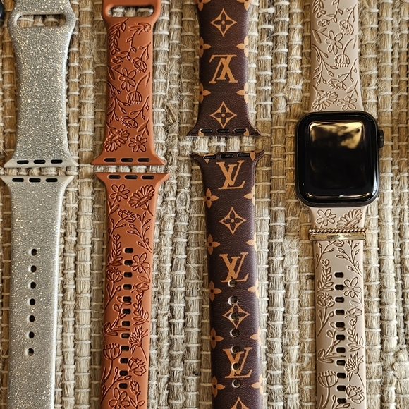 πSOLDπWomen's Apple Series 6 Watch (GPS, 40mm) w/x6 Bands - Picture 13 of 13